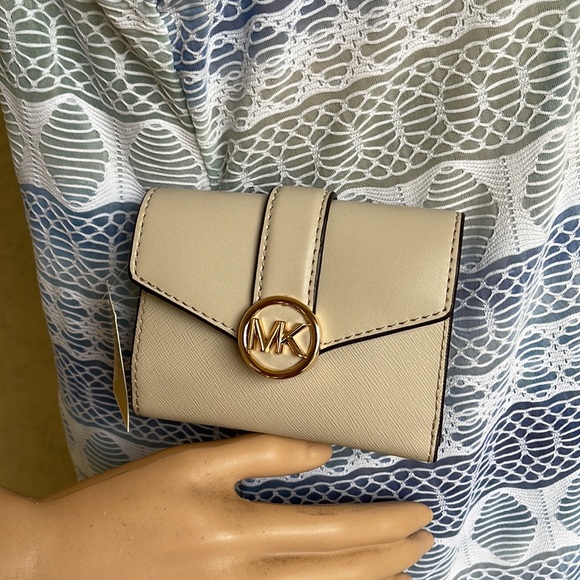 MICHAEL KORS CARMEN MEDIUM LOGO AND FAUX LEATHER WALLET LIGHT SAND - Picture 6 of 16